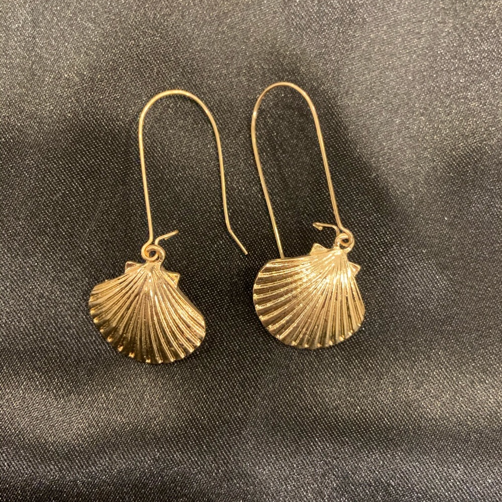 Shell earrings